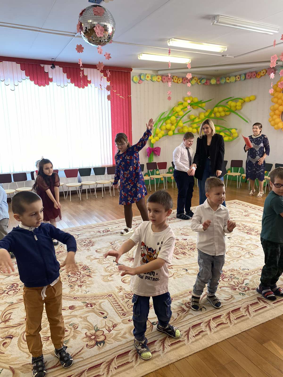 Конфетное дерево для утренника в детском саду. Конфетное дерево для детского праздника. Конфетное дерево сценарий 8